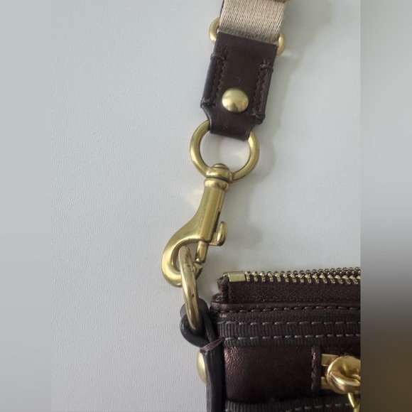 Coach Signature Poppy Crossbody Swingpack with Gold Accents - Picture 7 of 16